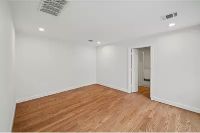 7727 Fairdale Lane, Houston, TX 77063 - Photo 18