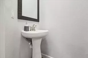 2430 Sheridan St, Houston, TX 77030 - Photo 10