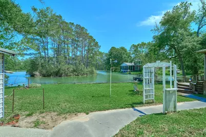 8805 Lakeshore Drive, Montgomery, TX 77316 - Photo 38