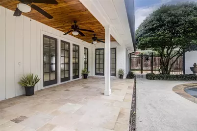 10710 Russett Drive, Houston, TX 77042 - Photo 18