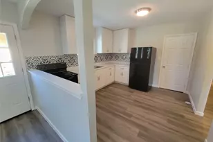 715 11th St, Dickinson, TX 77539 - Photo 2