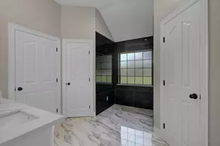 112 Washington Ave, Clute, TX 77531 - Photo 22