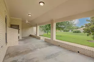 112 Washington Ave, Clute, TX 77531 - Photo 36