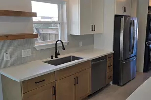 1403 Bramblebury Dr, Sugar Land, TX 77498 - Photo 4