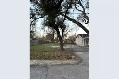 8135 Laura Koppe Road, Houston, TX 77028 - Photo 2