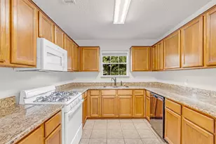 9738 Gulfstream Dr, Conroe, TX 77303 - Photo 16