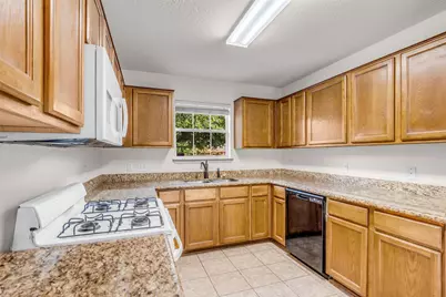 9738 Gulfstream Drive, Conroe, TX 77303 - Photo 12