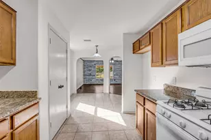 9738 Gulfstream Dr, Conroe, TX 77303 - Photo 14