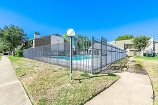 3900 Woodchase Dr Dr, Houston, TX 77042 - Photo 24