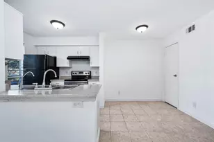 3900 Woodchase Dr Dr, Houston, TX 77042 - Photo 14