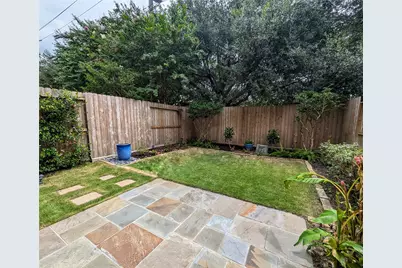 830 E Heights Hollow Ln, Houston, TX 77007 - Photo 4