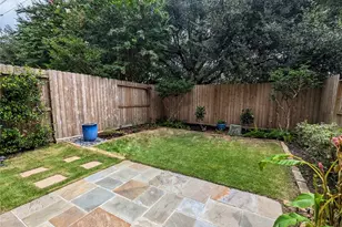 830 E Heights Hollow Ln, Houston, TX 77007 - Photo 4