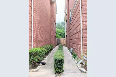 830 E Heights Hollow Ln, Houston, TX 77007 - Photo 2