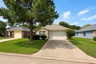 21907 Willow Shade Ln, Tomball, TX 77375 - Photo 2