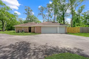 3 Briarwood Dr, Conroe, TX 77301 - Photo 4