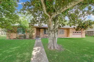 414 Forest St, Columbus, TX 78934 - Photo 4