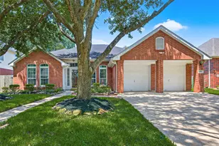 4027 Harwood Dr, Sugar Land, TX 77479 - Photo 6
