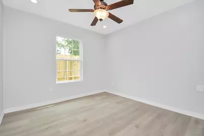 8595 Parkway Dr #B, Houston, TX 77088 - Photo 12