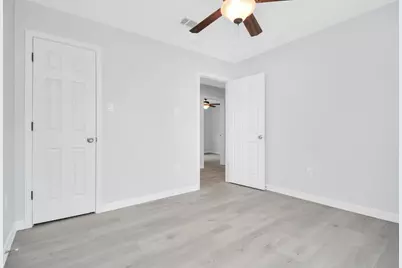 8595 Parkway Dr #B, Houston, TX 77088 - Photo 18