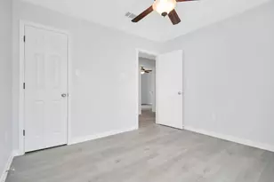 8595 Parkway Dr, Houston, TX 77088 - Photo 18