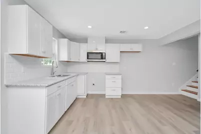 8595 Parkway Dr #B, Houston, TX 77088 - Photo 10