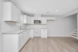 8595 Parkway Dr, Houston, TX 77088 - Photo 10