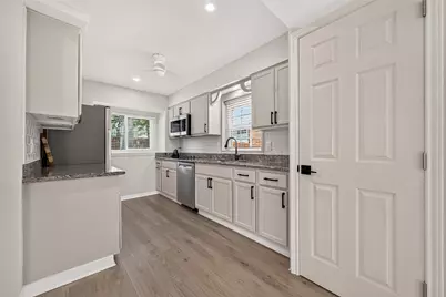 437 Bendwood Drive, Houston, TX 77024 - Photo 14