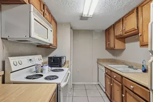 9582 Windswept Ln, Houston, TX 77063 - Photo 4