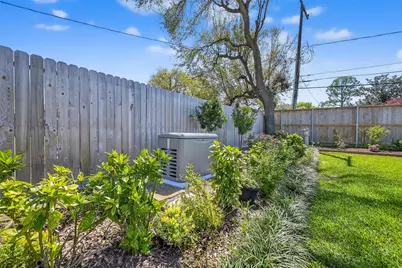 4325 Willowbend Boulevard, Houston, TX 77035 - Photo 32