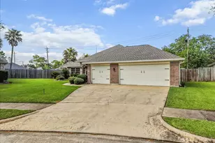 1207 Shadowbend St, Pearland, TX 77581 - Photo 4