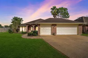 1207 Shadowbend St, Pearland, TX 77581 - Photo 1