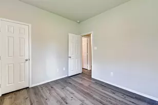 409 E Avenue G, Conroe, TX 77301 - Photo 12