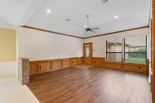 15935 Parkchester Dr, Houston, TX 77062 - Photo 4