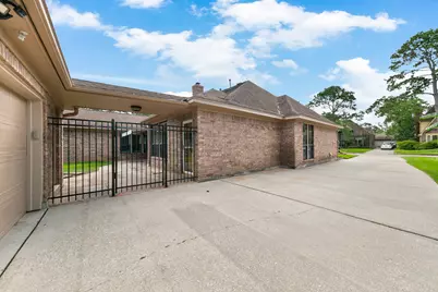 15935 Parkchester Drive, Houston, TX 77062 - Photo 26