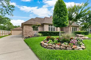 15935 Parkchester Dr, Houston, TX 77062 - Photo 2