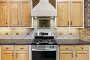 15935 Parkchester Dr, Houston, TX 77062 - Photo 6