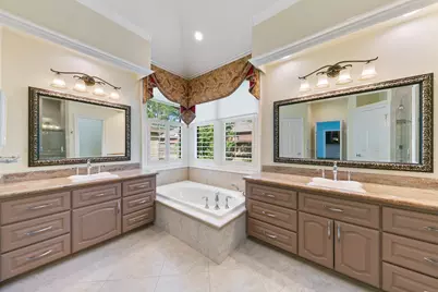 15935 Parkchester Drive, Houston, TX 77062 - Photo 18