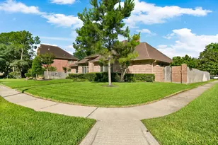 15935 Parkchester Dr, Houston, TX 77062 - Photo 24