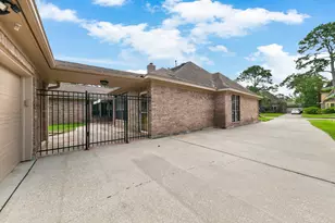 15935 Parkchester Dr, Houston, TX 77062 - Photo 22