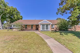 1813 Meadowview Dr, Alvin, TX 77511 - Photo 2