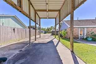 1813 Meadowview Dr, Alvin, TX 77511 - Photo 48