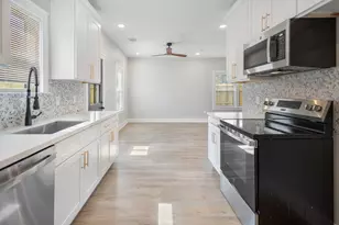 5036 Mallow St, Houston, TX 77033 - Photo 18