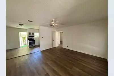 612 Winding Way Street, Lake Jackson, TX 77566 - Photo 4