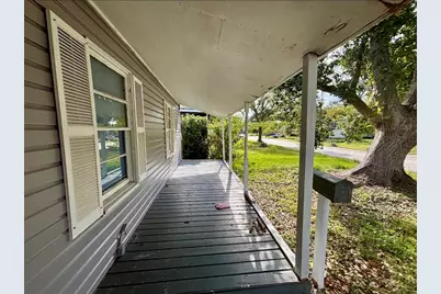 612 Winding Way Street, Lake Jackson, TX 77566 - Photo 2