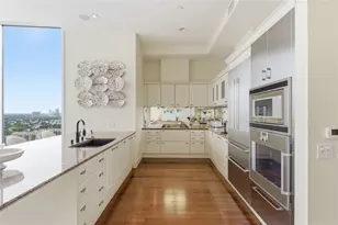 2727 Kirby Dr, Houston, TX 77098 - Photo 2