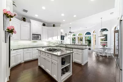 11 Flintshire Place, The Woodlands, TX 77382 - Photo 14