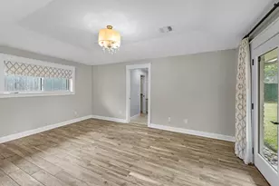 10211 Candlewood Dr, Houston, TX 77042 - Photo 18