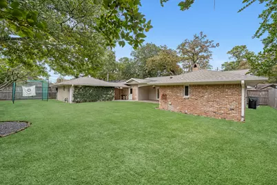 10211 Candlewood Drive, Houston, TX 77042 - Photo 32