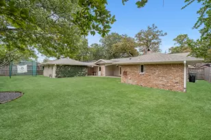 10211 Candlewood Dr, Houston, TX 77042 - Photo 32