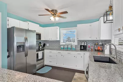 1404 Pickney Avenue, Port Bolivar, TX 77650 - Photo 8